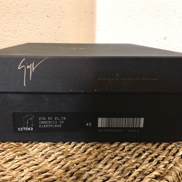 RARE 💙🖤Giuseppe Zanotti🖤💙 Suede Ankle Boot - Picture 5 of 13